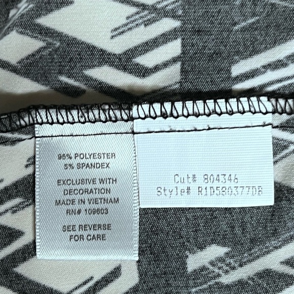 Dressbarn Geometrical, Business Casual 16 - Picture 4 of 8